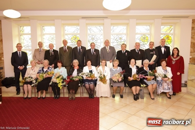 Zdjęcie w galerii na portalu naszraciborz.pl: Dziesięć par obchodziło dziś złote gody w raciborskim Urzędzie Stanu Cywilnego wiadomości z regionu