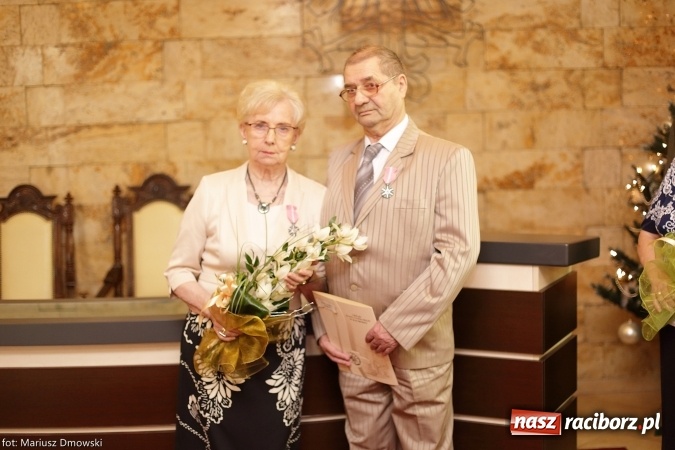Zdjęcie w galerii na portalu naszraciborz.pl: Dziesięć par obchodziło dziś złote gody w raciborskim Urzędzie Stanu Cywilnego wiadomości z regionu