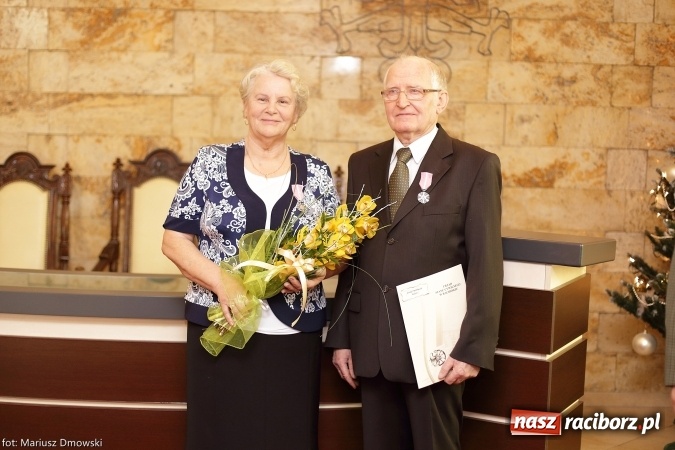 Zdjęcie w galerii na portalu naszraciborz.pl: Dziesięć par obchodziło dziś złote gody w raciborskim Urzędzie Stanu Cywilnego wiadomości z regionu
