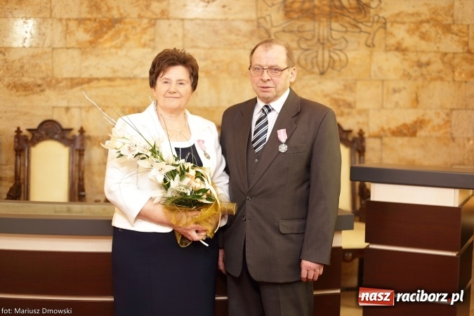 Zdjęcie w galerii na portalu naszraciborz.pl: Dziesięć par obchodziło dziś złote gody w raciborskim Urzędzie Stanu Cywilnego wiadomości z regionu