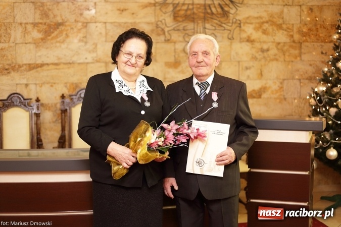Zdjęcie w galerii na portalu naszraciborz.pl: Dziesięć par obchodziło dziś złote gody w raciborskim Urzędzie Stanu Cywilnego wiadomości z regionu