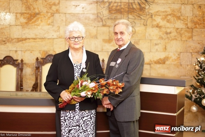 Zdjęcie w galerii na portalu naszraciborz.pl: Dziesięć par obchodziło dziś złote gody w raciborskim Urzędzie Stanu Cywilnego wiadomości z regionu