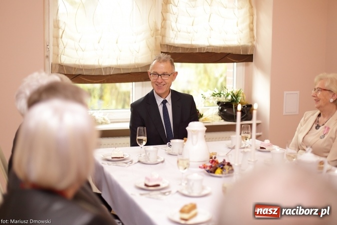 Zdjęcie w galerii na portalu naszraciborz.pl: Dziesięć par obchodziło dziś złote gody w raciborskim Urzędzie Stanu Cywilnego wiadomości z regionu