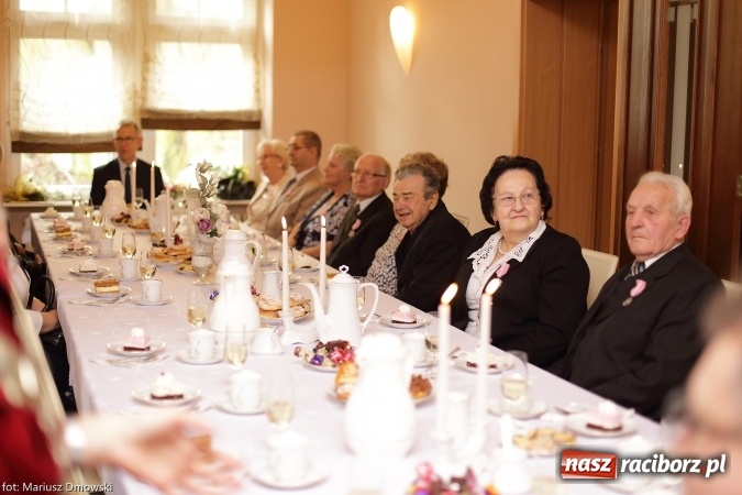 Zdjęcie w galerii na portalu naszraciborz.pl: Dziesięć par obchodziło dziś złote gody w raciborskim Urzędzie Stanu Cywilnego wiadomości z regionu