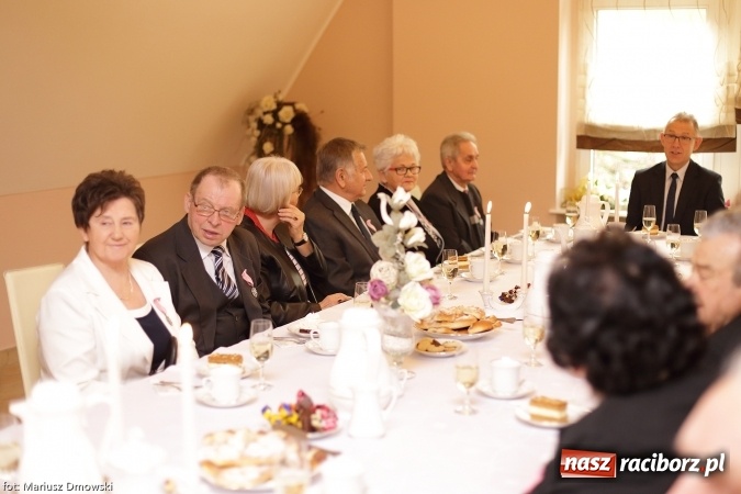 Zdjęcie w galerii na portalu naszraciborz.pl: Dziesięć par obchodziło dziś złote gody w raciborskim Urzędzie Stanu Cywilnego wiadomości z regionu