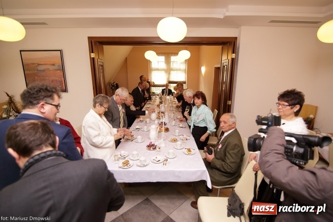 Zdjęcie w galerii na portalu naszraciborz.pl: Dziesięć par obchodziło dziś złote gody w raciborskim Urzędzie Stanu Cywilnego wiadomości z regionu