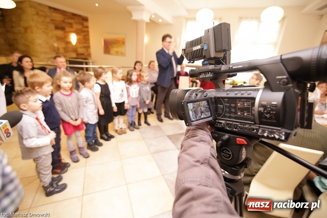 Zdjęcie w galerii na portalu naszraciborz.pl: Dziesięć par obchodziło dziś złote gody w raciborskim Urzędzie Stanu Cywilnego wiadomości z regionu