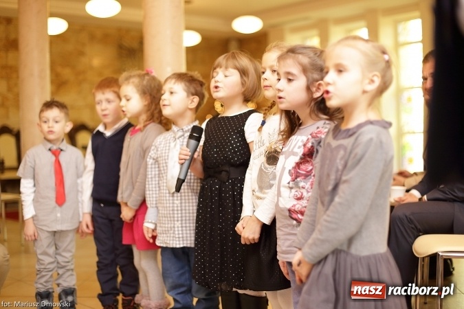 Zdjęcie w galerii na portalu naszraciborz.pl: Dziesięć par obchodziło dziś złote gody w raciborskim Urzędzie Stanu Cywilnego wiadomości z regionu