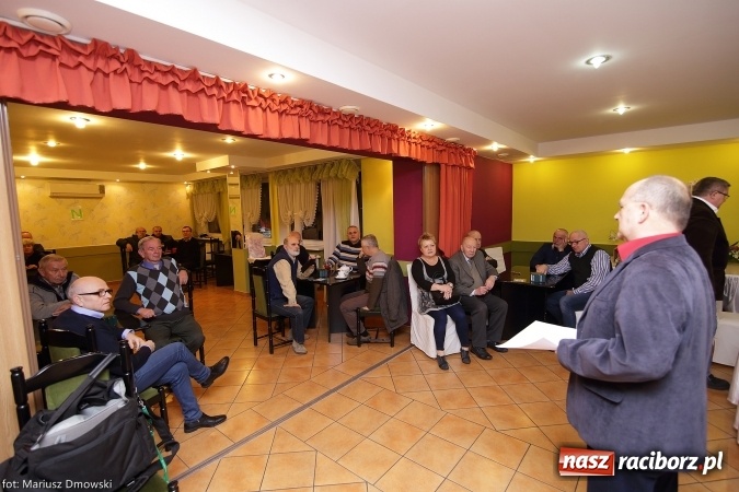 Zdjęcie w galerii na portalu naszraciborz.pl: Najlepsi brydżyści powiatu z pucharami wiadomości z regionu