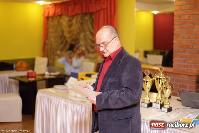 Zdjęcie w galerii na portalu naszraciborz.pl: Najlepsi brydżyści powiatu z pucharami wiadomości z regionu