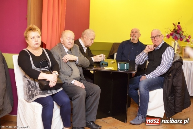 Zdjęcie w galerii na portalu naszraciborz.pl: Najlepsi brydżyści powiatu z pucharami wiadomości z regionu
