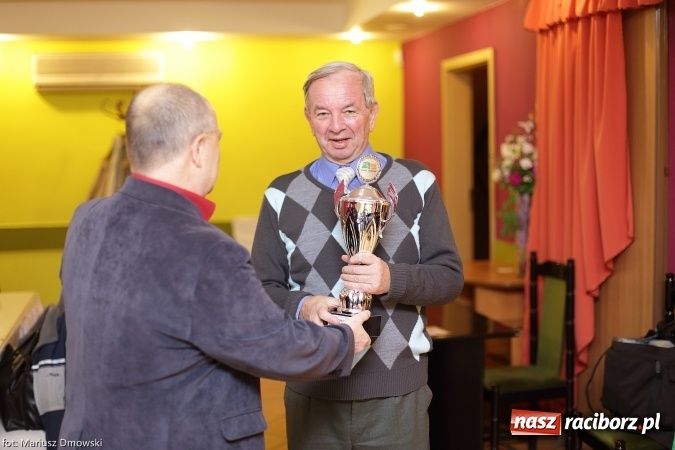 Zdjęcie w galerii na portalu naszraciborz.pl: Najlepsi brydżyści powiatu z pucharami wiadomości z regionu