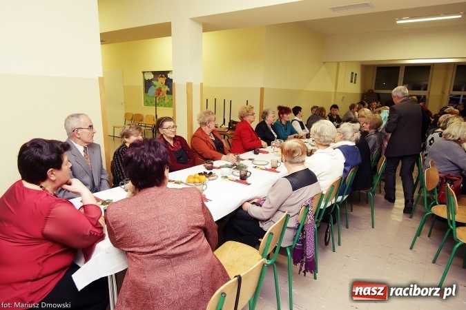 Zdjęcie w galerii na portalu naszraciborz.pl: Słuchacze Uniwersytetu III Wieku już w świątecznych nastrojach wiadomości z regionu