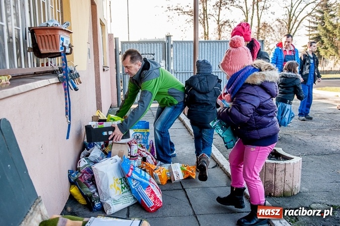 Zdjęcie w galerii na portalu naszraciborz.pl: Warto pomagać! Wielkie serca uczniów raciborskiej Szkoły Podstawowej nr 13  wiadomości z regionu