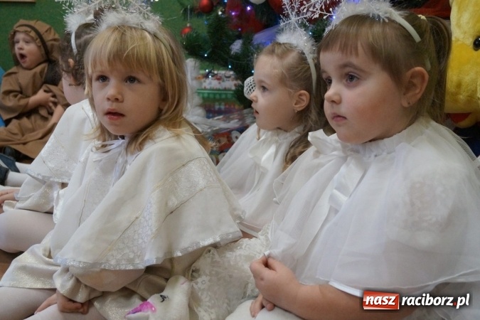 Zdjęcie w galerii na portalu naszraciborz.pl: Wielkie wzruszenie na jasełkach u przedszkolak&oacute;w w Nędzy wiadomości z regionu