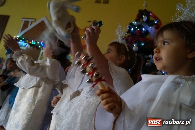 Zdjęcie w galerii na portalu naszraciborz.pl: Wielkie wzruszenie na jasełkach u przedszkolak&oacute;w w Nędzy wiadomości z regionu