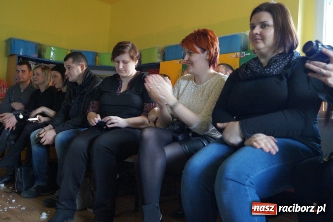Zdjęcie w galerii na portalu naszraciborz.pl: Wielkie wzruszenie na jasełkach u przedszkolak&oacute;w w Nędzy wiadomości z regionu