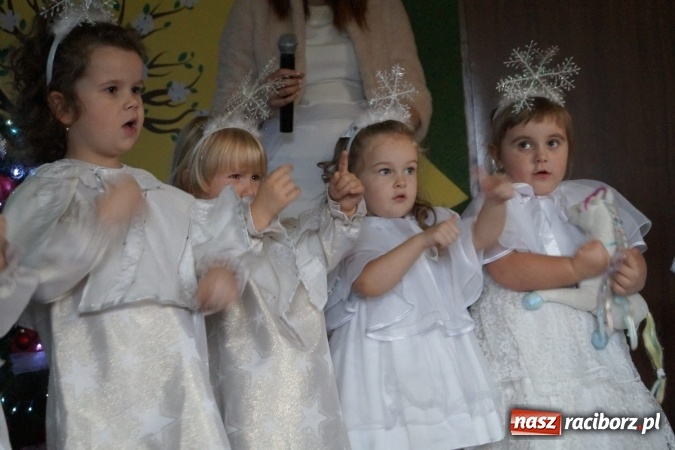 Zdjęcie w galerii na portalu naszraciborz.pl: Wielkie wzruszenie na jasełkach u przedszkolak&oacute;w w Nędzy wiadomości z regionu