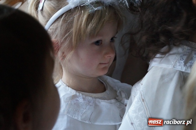 Zdjęcie w galerii na portalu naszraciborz.pl: Wielkie wzruszenie na jasełkach u przedszkolak&oacute;w w Nędzy wiadomości z regionu