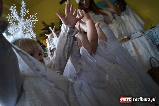 Zdjęcie w galerii na portalu naszraciborz.pl: Wielkie wzruszenie na jasełkach u przedszkolak&oacute;w w Nędzy wiadomości z regionu