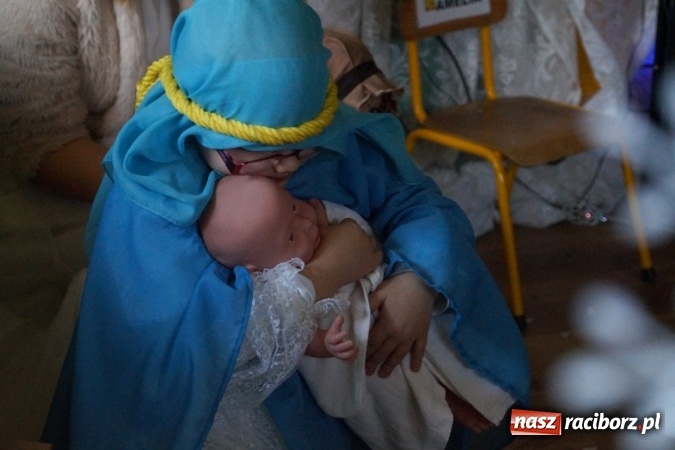 Zdjęcie w galerii na portalu naszraciborz.pl: Wielkie wzruszenie na jasełkach u przedszkolak&oacute;w w Nędzy wiadomości z regionu