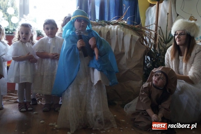Zdjęcie w galerii na portalu naszraciborz.pl: Wielkie wzruszenie na jasełkach u przedszkolak&oacute;w w Nędzy wiadomości z regionu