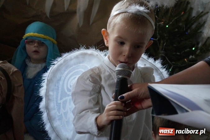 Zdjęcie w galerii na portalu naszraciborz.pl: Wielkie wzruszenie na jasełkach u przedszkolak&oacute;w w Nędzy wiadomości z regionu