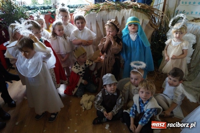 Zdjęcie w galerii na portalu naszraciborz.pl: Wielkie wzruszenie na jasełkach u przedszkolak&oacute;w w Nędzy wiadomości z regionu
