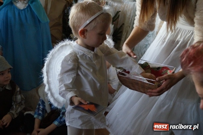 Zdjęcie w galerii na portalu naszraciborz.pl: Wielkie wzruszenie na jasełkach u przedszkolak&oacute;w w Nędzy wiadomości z regionu
