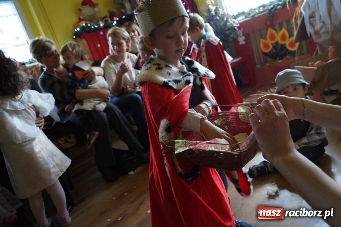 Zdjęcie w galerii na portalu naszraciborz.pl: Wielkie wzruszenie na jasełkach u przedszkolak&oacute;w w Nędzy wiadomości z regionu