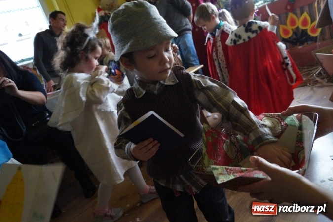 Zdjęcie w galerii na portalu naszraciborz.pl: Wielkie wzruszenie na jasełkach u przedszkolak&oacute;w w Nędzy wiadomości z regionu