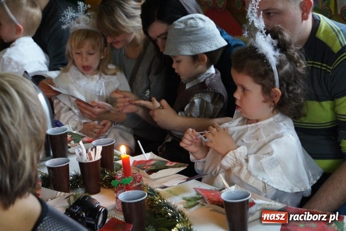 Zdjęcie w galerii na portalu naszraciborz.pl: Wielkie wzruszenie na jasełkach u przedszkolak&oacute;w w Nędzy wiadomości z regionu