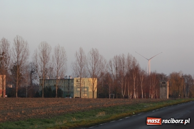 Zdjęcie w galerii na portalu naszraciborz.pl: Pierwszy wiatrak zagórował nad Wojnowicami  wiadomości z regionu