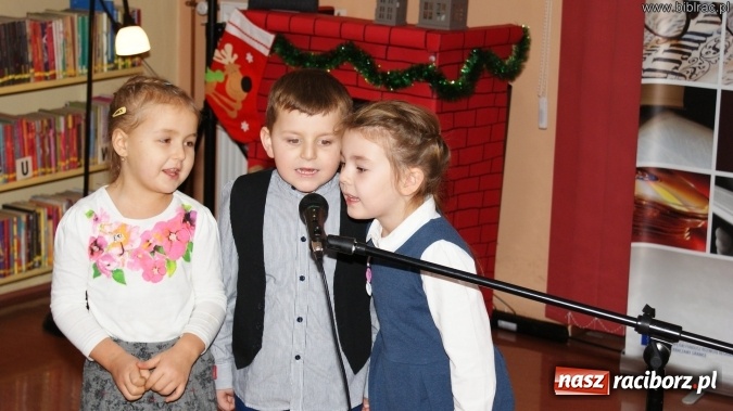 Zdjęcie w galerii na portalu naszraciborz.pl: Przedszkolaki kolędowały na Międzyprzedszkolnym Przeglądzie Kolęd w bibliotece wiadomości z regionu