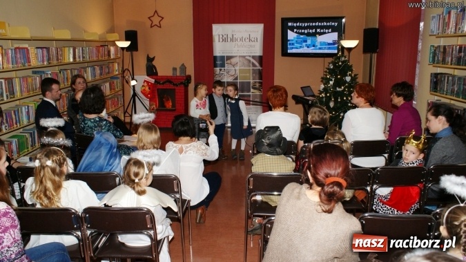 Zdjęcie w galerii na portalu naszraciborz.pl: Przedszkolaki kolędowały na Międzyprzedszkolnym Przeglądzie Kolęd w bibliotece wiadomości z regionu