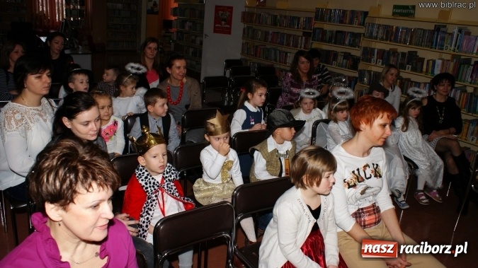 Zdjęcie w galerii na portalu naszraciborz.pl: Przedszkolaki kolędowały na Międzyprzedszkolnym Przeglądzie Kolęd w bibliotece wiadomości z regionu