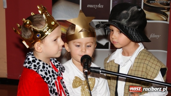 Zdjęcie w galerii na portalu naszraciborz.pl: Przedszkolaki kolędowały na Międzyprzedszkolnym Przeglądzie Kolęd w bibliotece wiadomości z regionu