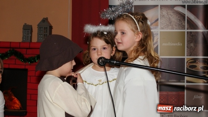 Zdjęcie w galerii na portalu naszraciborz.pl: Przedszkolaki kolędowały na Międzyprzedszkolnym Przeglądzie Kolęd w bibliotece wiadomości z regionu