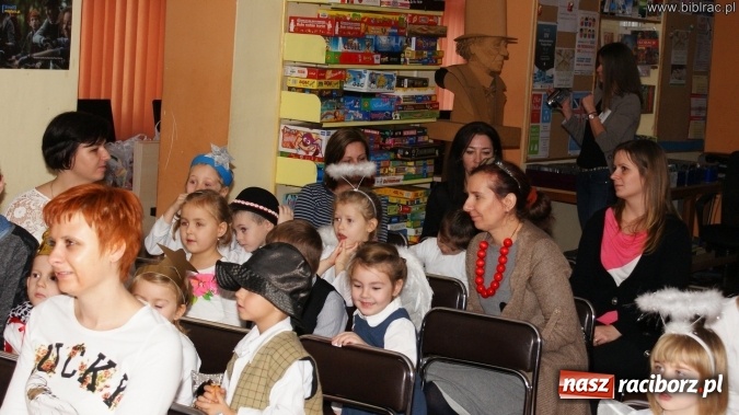 Zdjęcie w galerii na portalu naszraciborz.pl: Przedszkolaki kolędowały na Międzyprzedszkolnym Przeglądzie Kolęd w bibliotece wiadomości z regionu