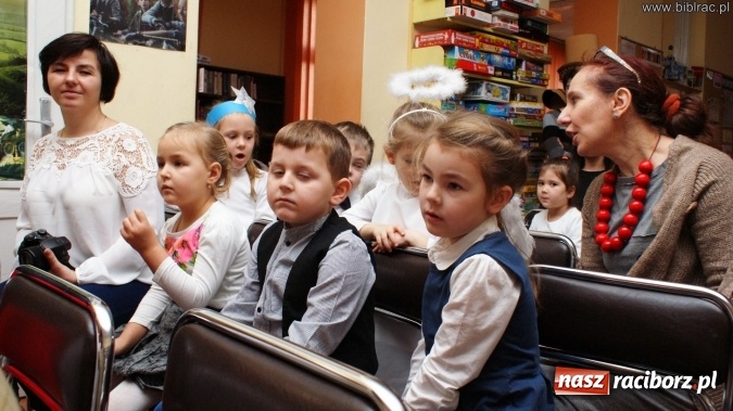 Zdjęcie w galerii na portalu naszraciborz.pl: Przedszkolaki kolędowały na Międzyprzedszkolnym Przeglądzie Kolęd w bibliotece wiadomości z regionu