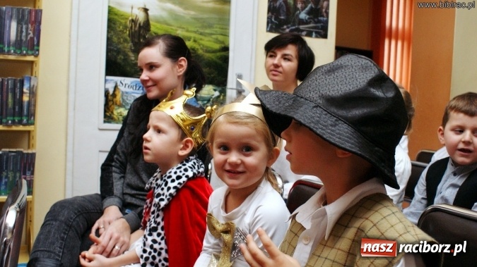 Zdjęcie w galerii na portalu naszraciborz.pl: Przedszkolaki kolędowały na Międzyprzedszkolnym Przeglądzie Kolęd w bibliotece wiadomości z regionu