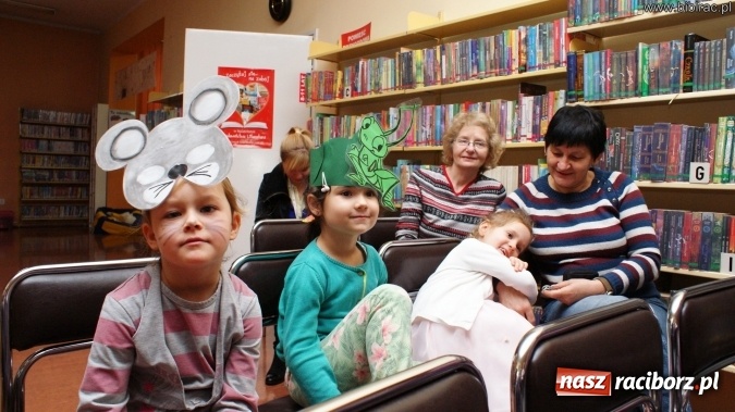 Zdjęcie w galerii na portalu naszraciborz.pl: Przedszkolaki kolędowały na Międzyprzedszkolnym Przeglądzie Kolęd w bibliotece wiadomości z regionu