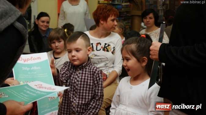 Zdjęcie w galerii na portalu naszraciborz.pl: Przedszkolaki kolędowały na Międzyprzedszkolnym Przeglądzie Kolęd w bibliotece wiadomości z regionu