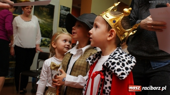 Zdjęcie w galerii na portalu naszraciborz.pl: Przedszkolaki kolędowały na Międzyprzedszkolnym Przeglądzie Kolęd w bibliotece wiadomości z regionu