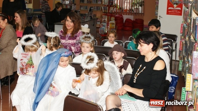 Zdjęcie w galerii na portalu naszraciborz.pl: Przedszkolaki kolędowały na Międzyprzedszkolnym Przeglądzie Kolęd w bibliotece wiadomości z regionu