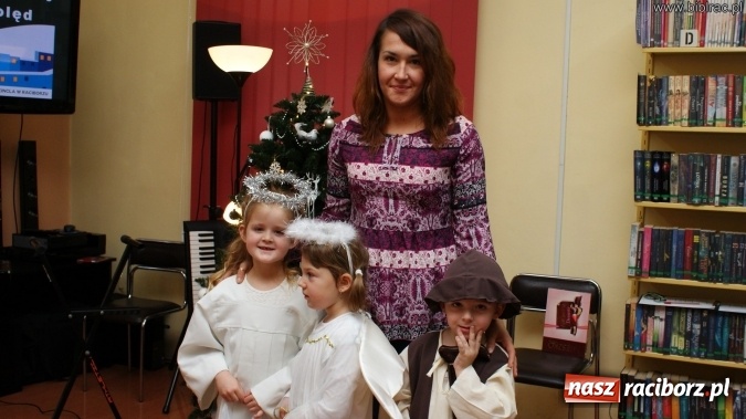 Zdjęcie w galerii na portalu naszraciborz.pl: Przedszkolaki kolędowały na Międzyprzedszkolnym Przeglądzie Kolęd w bibliotece wiadomości z regionu