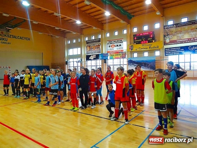 Zdjęcie w galerii na portalu naszraciborz.pl: Nędza i Chałupki wygrały halowy turniej w Rudniku wiadomości z regionu