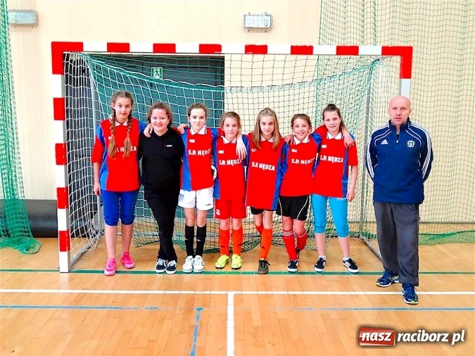 Zdjęcie w galerii na portalu naszraciborz.pl: Nędza i Chałupki wygrały halowy turniej w Rudniku wiadomości z regionu