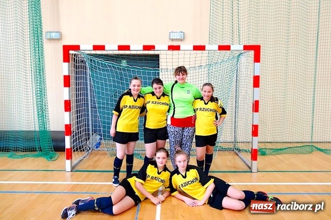 Zdjęcie w galerii na portalu naszraciborz.pl: Nędza i Chałupki wygrały halowy turniej w Rudniku wiadomości z regionu