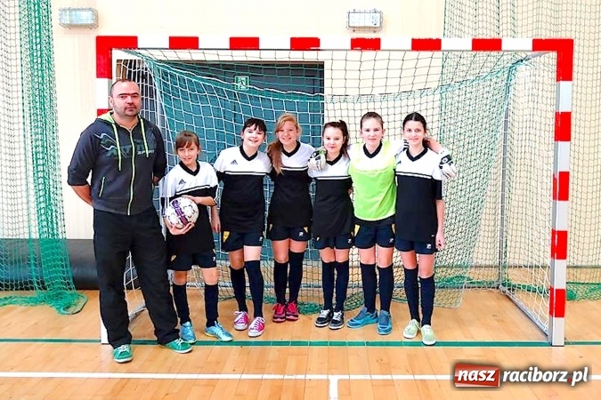 Zdjęcie w galerii na portalu naszraciborz.pl: Nędza i Chałupki wygrały halowy turniej w Rudniku wiadomości z regionu